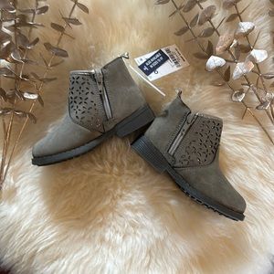 NWT Toddler girl’s OshKosh B’Gosh gray zip up ankle shooties booties fall boots!